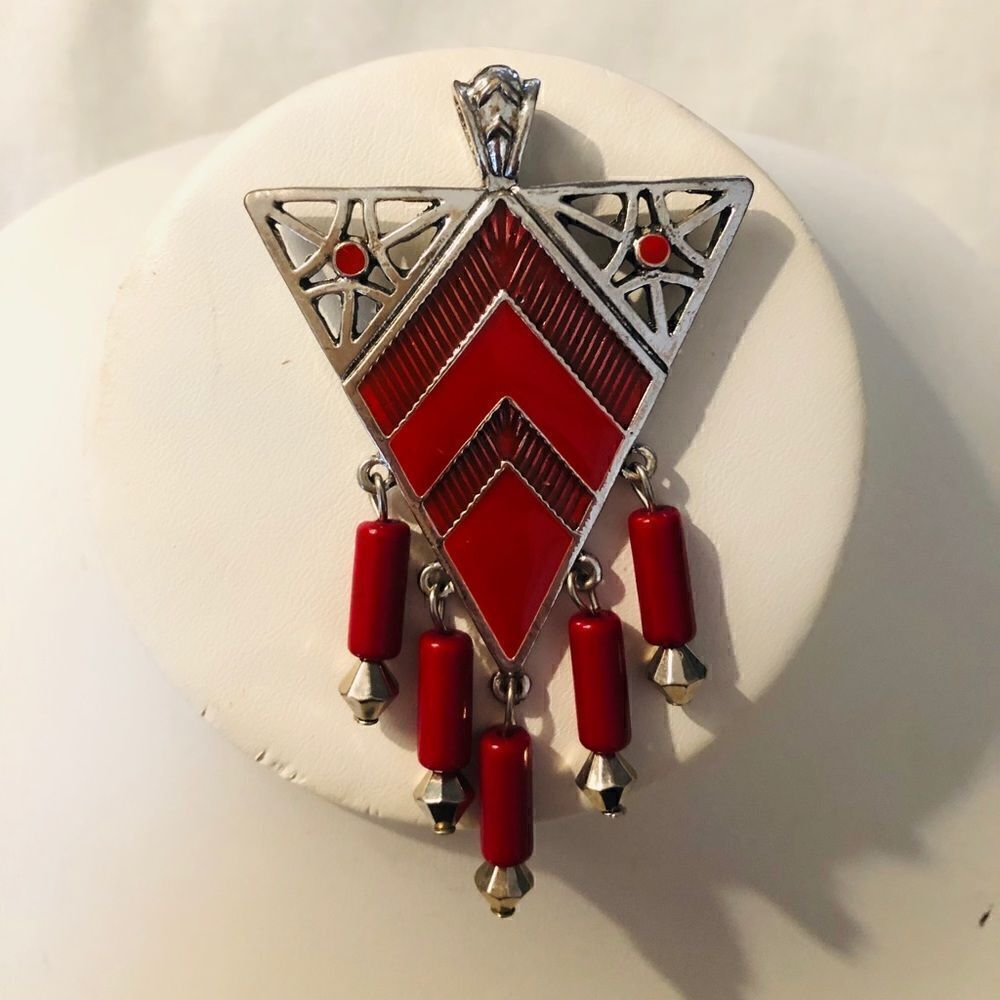 Silver tone pendant 